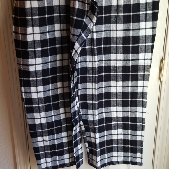 NWT SECRET TREASURES BLACK PLAID 2-PIECE PJ SET - Picture 3 of 7